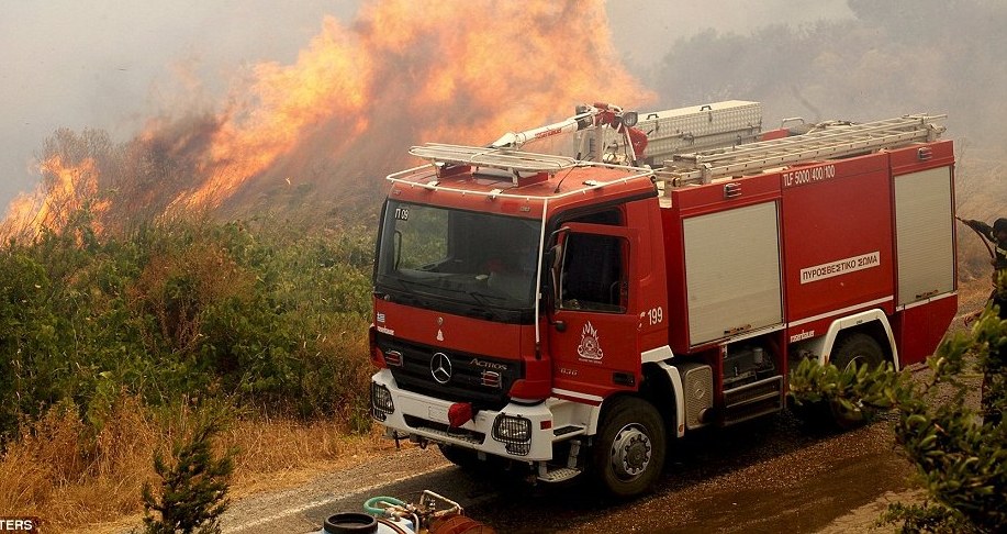 The Kano State Fire Service says it saved 155 lives and goods worth N137 million from 82 fire outbreaks in the state in December 2018. Its Public Relations Officer (PRO), Alhaji Saidu Mohammed, made this known on Wednesday in an interview with the News Agency of Nigeria (NAN) in Kano. Mohammed said that 10 lives were lost, while 32 houses and 50 shops were razed in the fire outbreaks. He said that property valued at N48 million was destroyed during the period, while the service received 77 distress calls and 25 false alarms from residents during the month. According to him, the installation of substandard electrical materials, use of water boiling rings as well as poor handling of electrical appliances and cooking gas were the major causes of the fire. He advised the general public to exercise care while handling fire and inflammable objects. Mohammed urged them to desist from storing petroleum products in their homes to avert fire outbreaks.