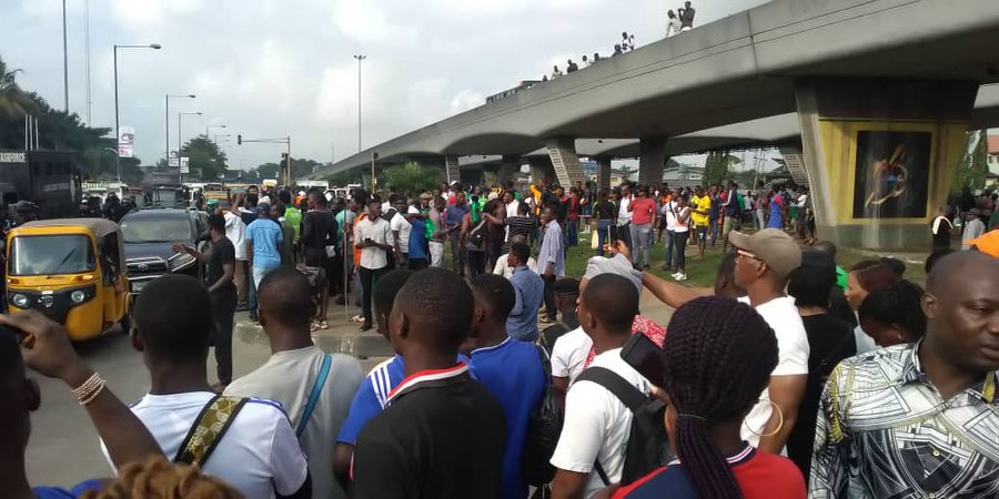 Gunshots As Policemen, Soldiers Chase #RevolutionNow Protesters From Lagos Venue