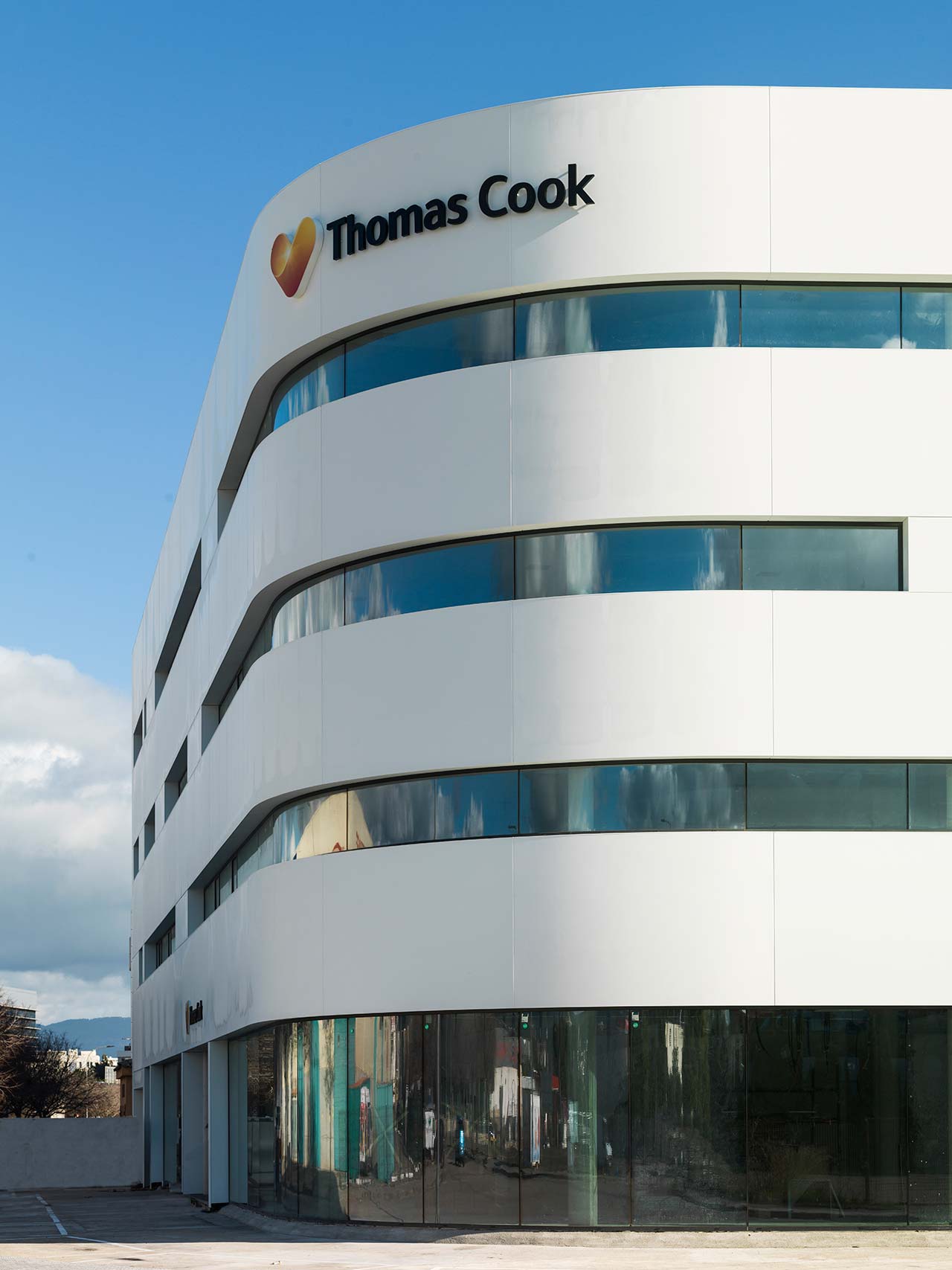 178 Years Old Thomas Cook Collapses, Leaving 600,000 Passengers Stranded