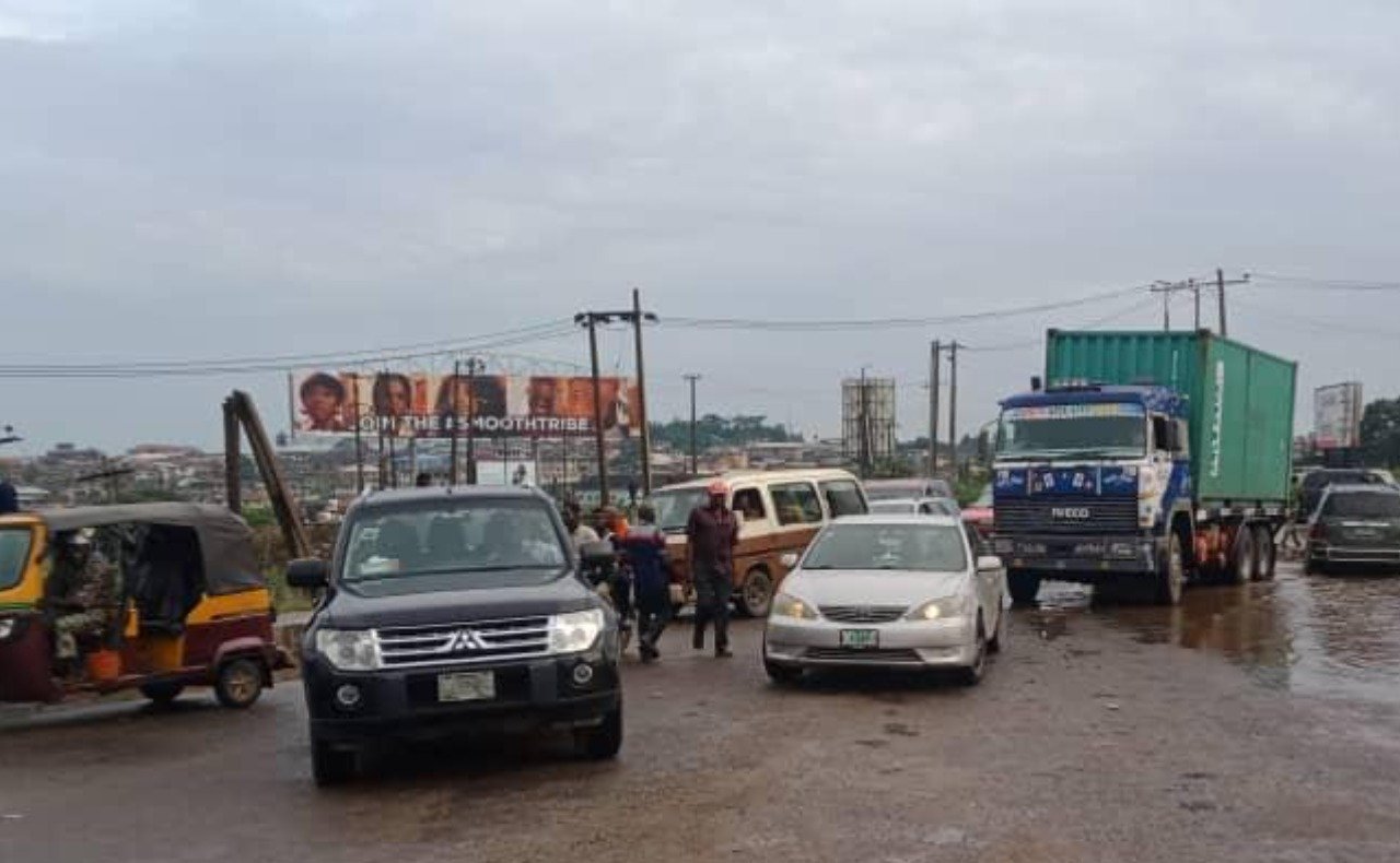 End SARS: Protesters Block Lagos – Ibadan Expressway [PHOTOS]